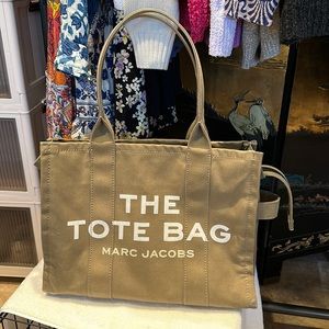 Marc Jacobs The Tote Bag